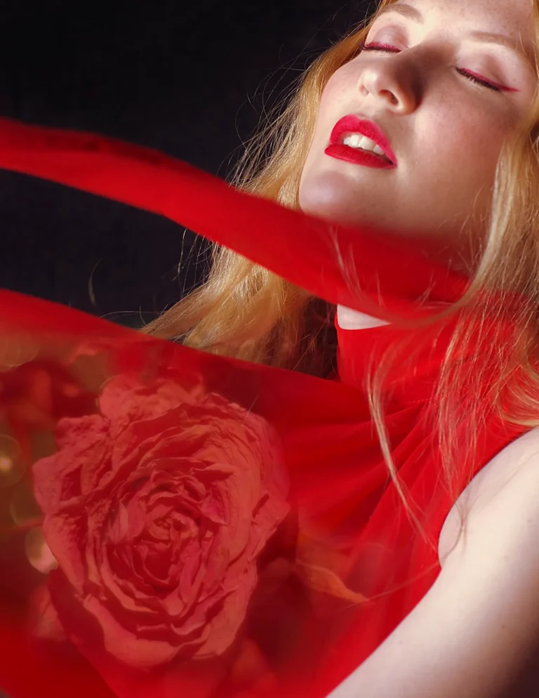 Like a flower — Fashion editorial by Natalia Shumilova for VOUS Magazine