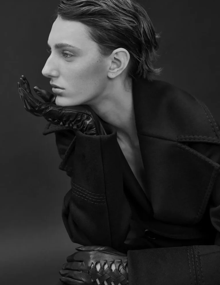 Fit like a Glove — VOUS Magazine · The Fashion & Beauty Celebrity Edition · Emily Tosta · Vol.1 · April 2021