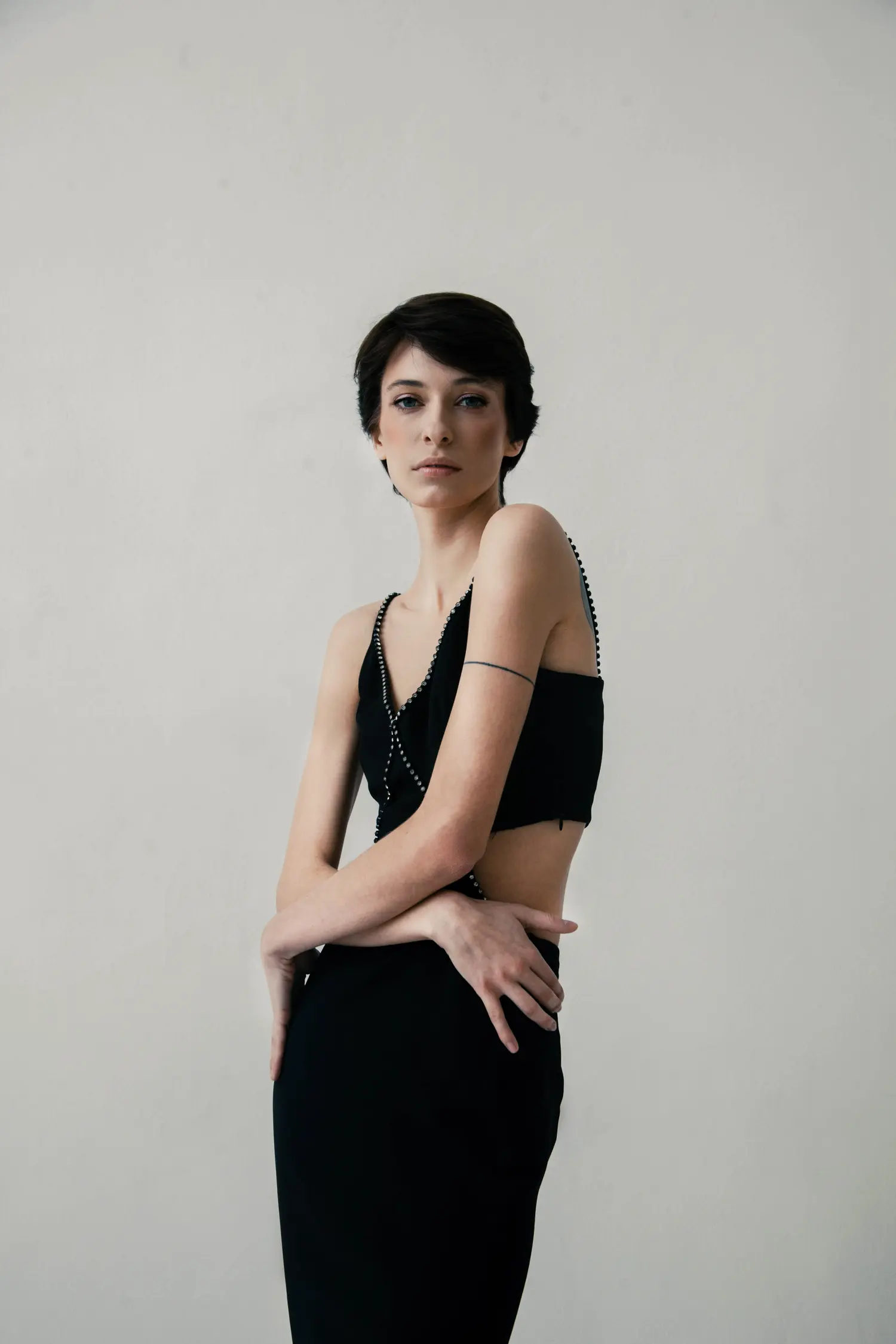 My shadow — Fashion editorial by Alina Kerus for VOUS Magazine