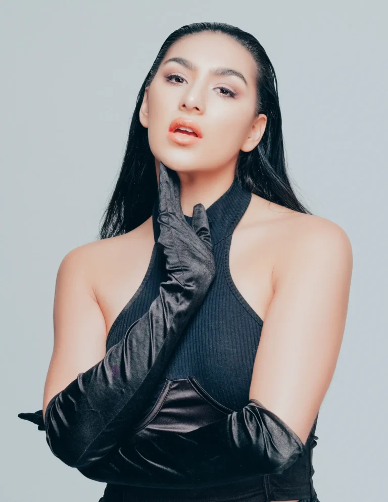 Elesha — Fashion editorial by One More Picture for VOUS Magazine