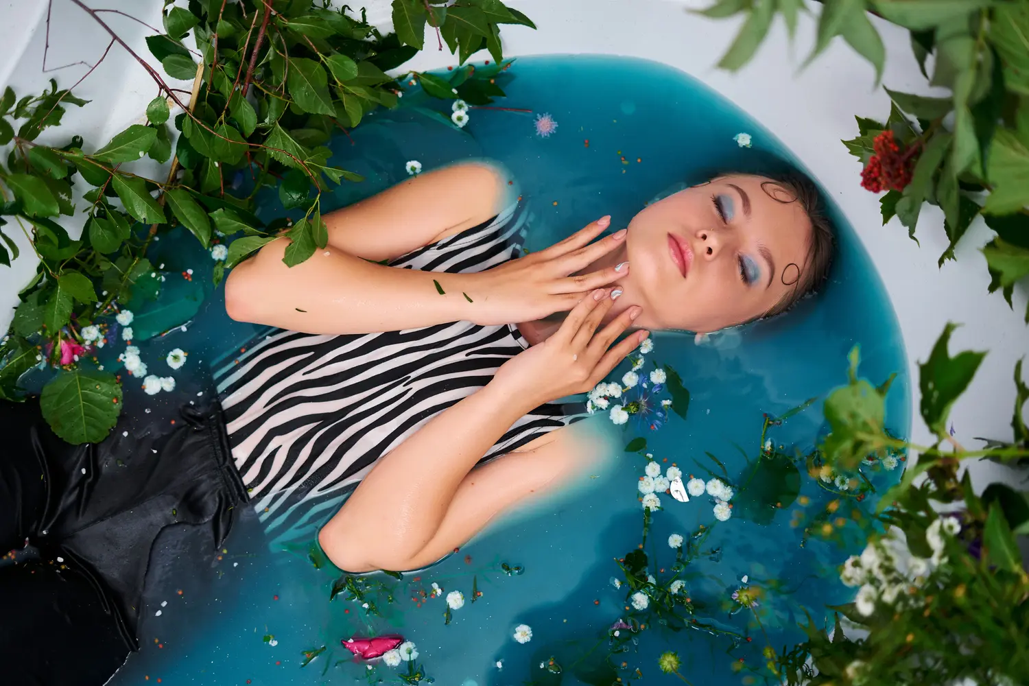 Magic water — Fashion editorial by Anastasia Fahertdinova for VOUS Magazine