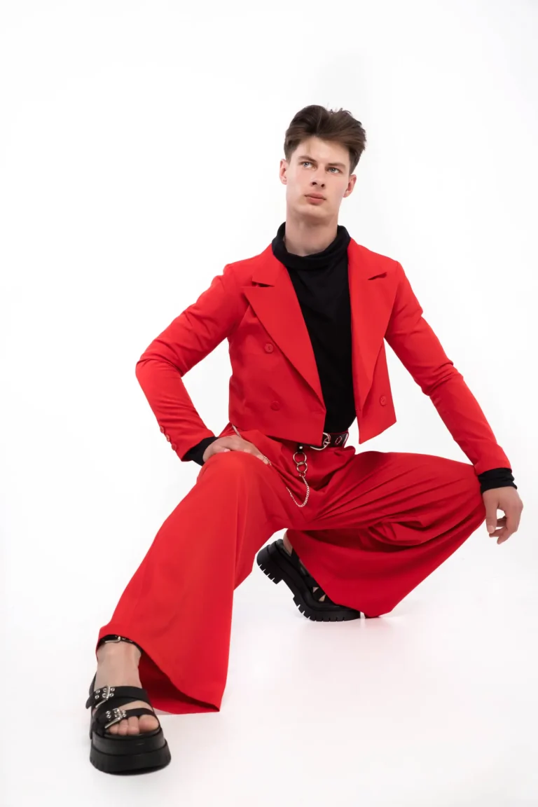 Red madness — Fashion editorial by Lobanova Yana Germanovna for VOUS Magazine