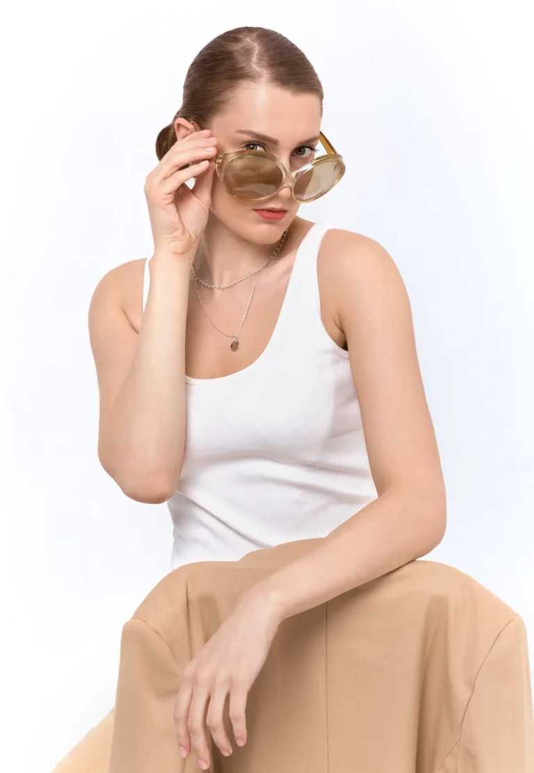 Simple style — Fashion editorial by Anastasia Tsarkova for VOUS Magazine