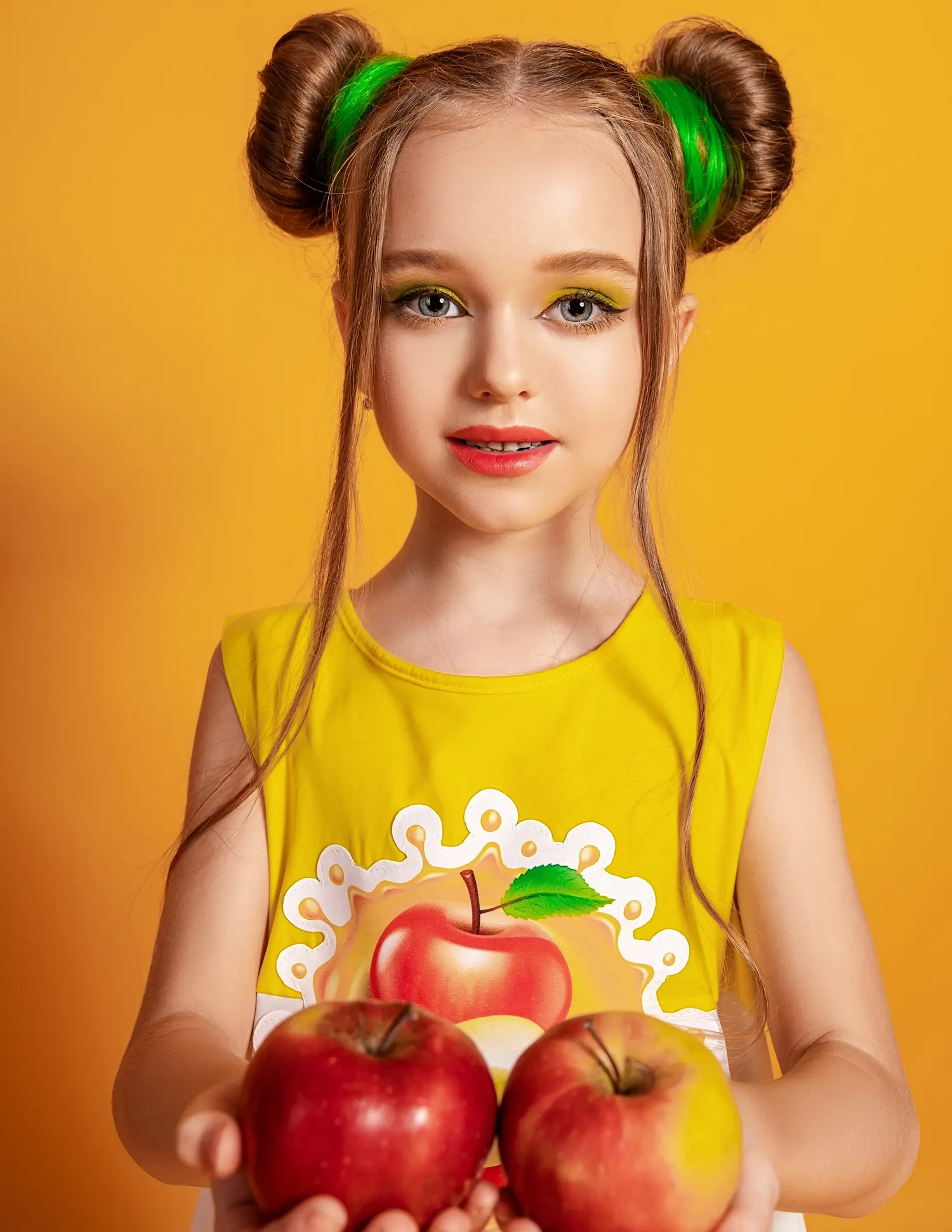 Sweeter than fruit — Fashion editorial by Anna Yablonovskaya for VOUS Magazine