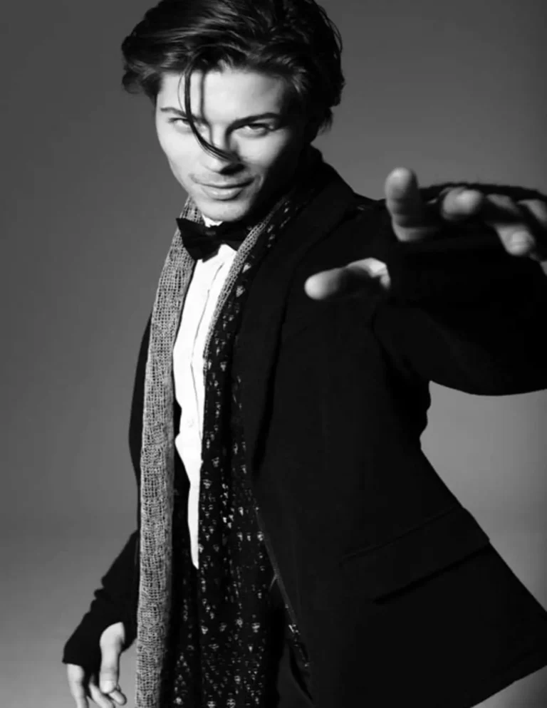 Impress or Express — Fashion editorial for VOUS Magazine