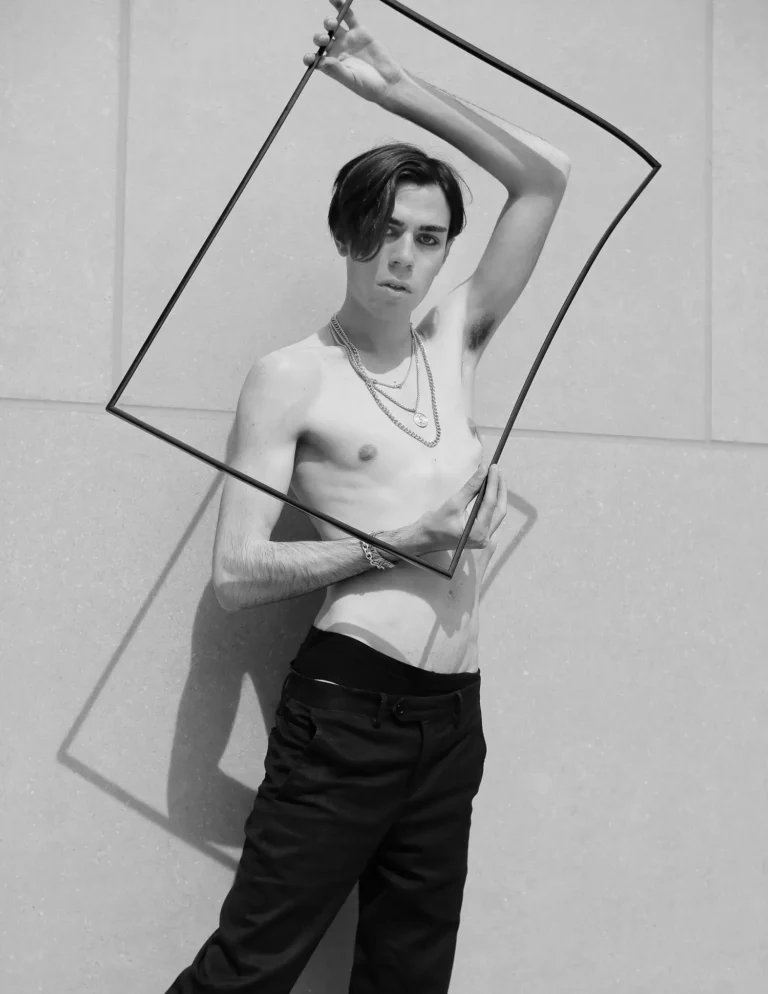 Look into my eyes — Fashion editorial by MarioVal for VOUS Magazine