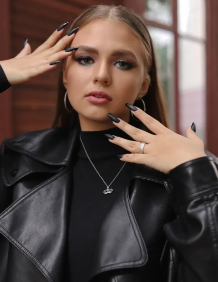 Sofia — Fashion editorial by Liza Yakovina for VOUS Magazine