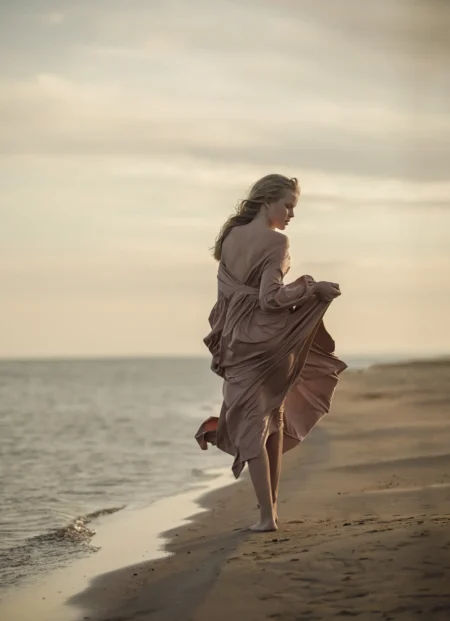 Sunset in the sea — Fashion editorial by Daria Dunich for VOUS Magazine