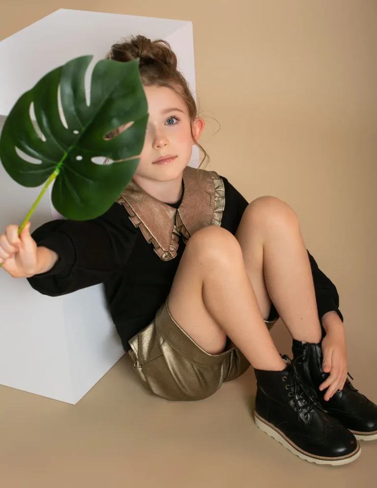 Boat in to the autumn — Fashion editorial by Finegold Production for VOUS Magazine