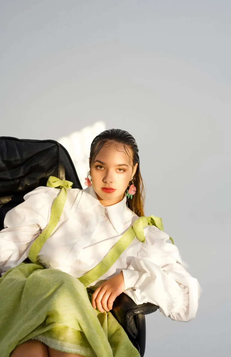 Claros y sombras — VOUS Magazine · The November Fashion & Beauty Edition · Vol.4 · 2021