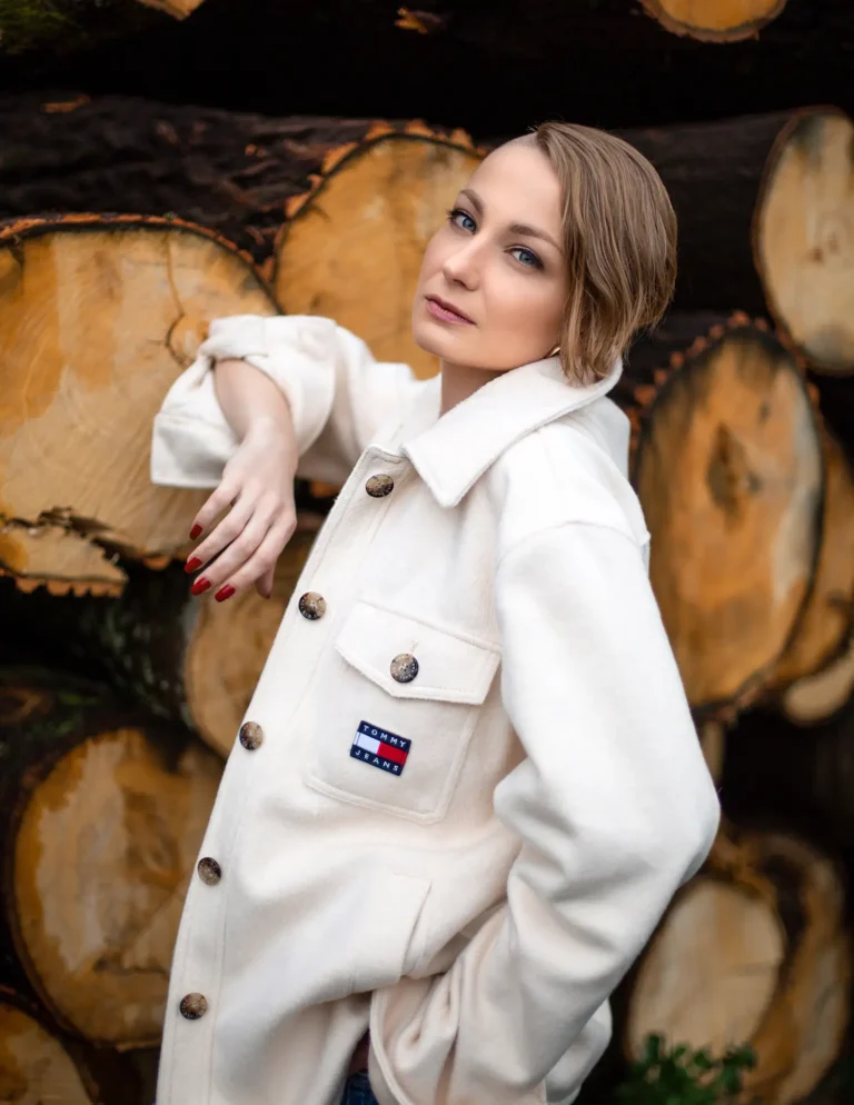 Kate — Fashion editorial by Veronika Sidorchuk for VOUS Magazine