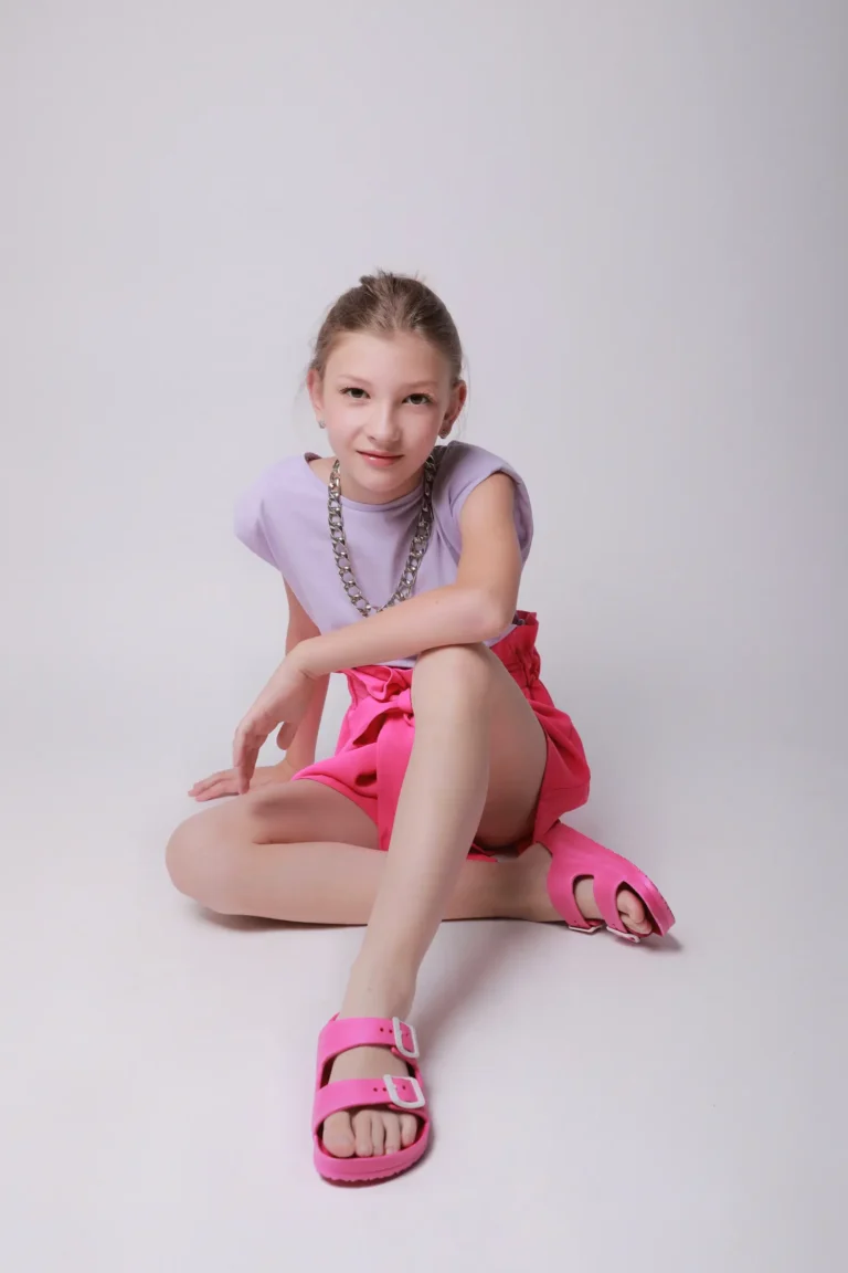 Leyla Svechka — VOUS Magazine · The November Teen Edition · Vol.3 · 2021