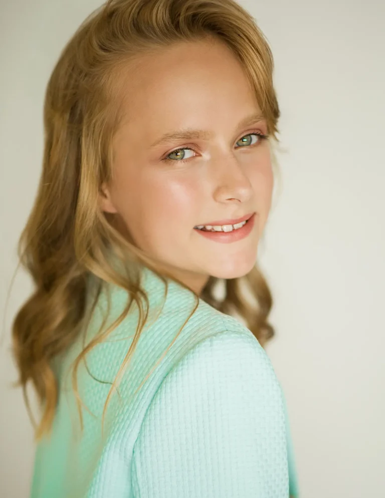 So different Arina — VOUS Magazine · The November Teen Edition · Vol.6 · 2021