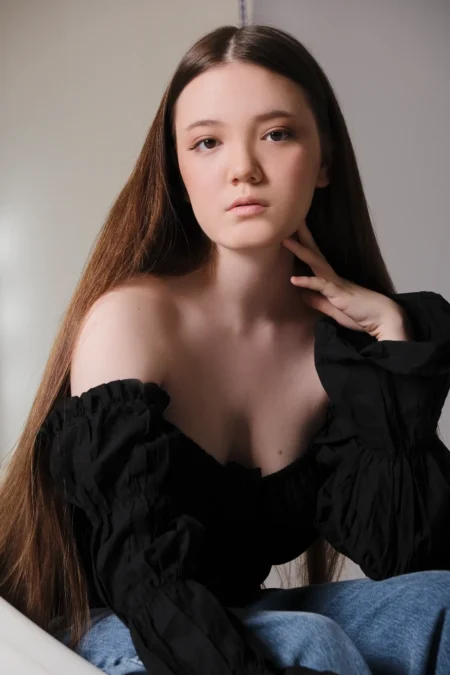 Elvina — Fashion editorial for VOUS Magazine