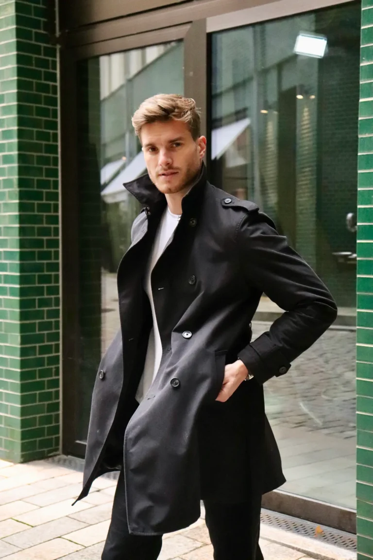Hamburg City — VOUS Magazine · The December Fashion & Beauty Edition · Vol.4 · 2021