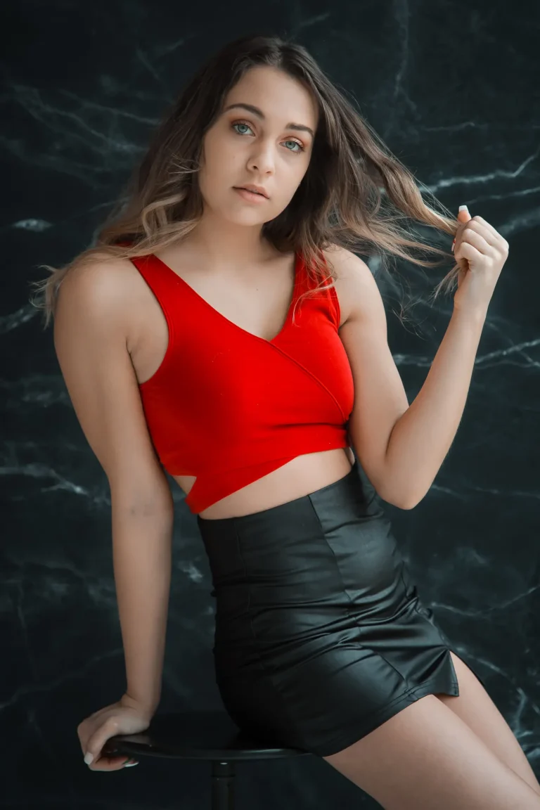 Hannah Afshar — VOUS Magazine · The December Teen Edition · Vol.7 · 2021