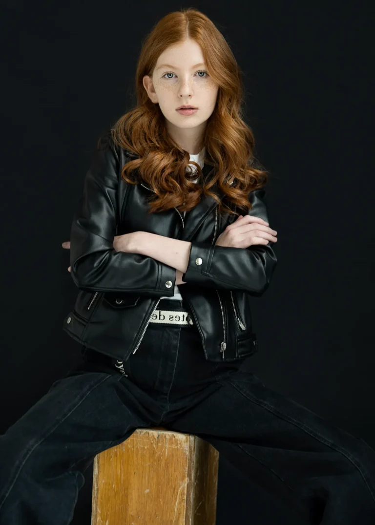 Nika — Fashion editorial by Anna Salek for VOUS Magazine
