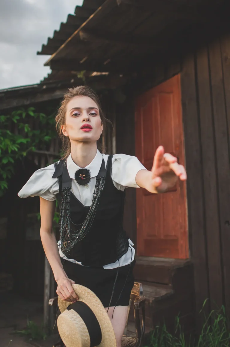 Spanish mood — Fashion editorial by Elvira Uglova for VOUS Magazine