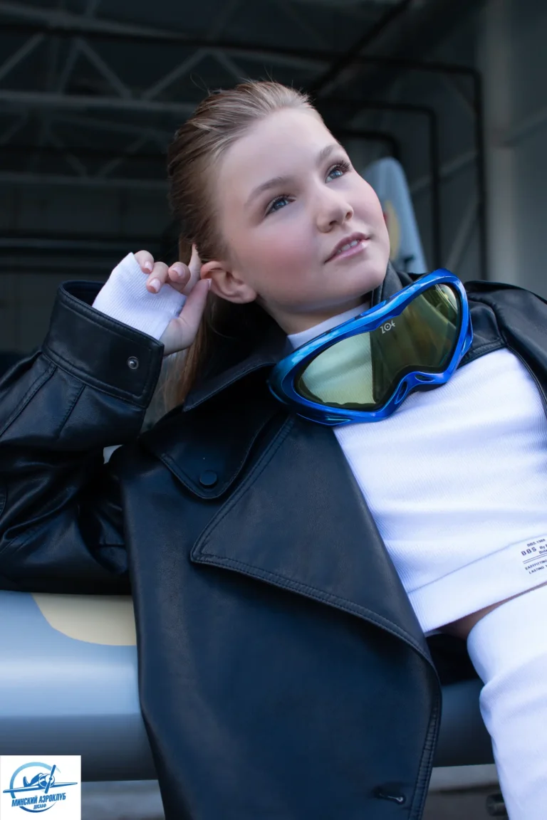 The airplane — Fashion editorial for VOUS Magazine