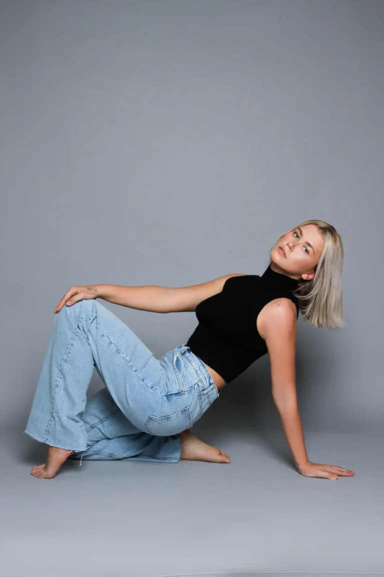 Valeria — VOUS Magazine · The December Teen Edition · Vol.2 · 2021
