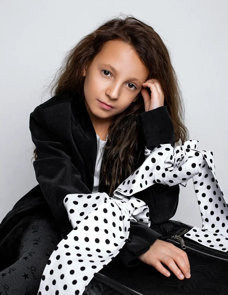 Vikki — Fashion editorial by Veronika Sidorchuk for VOUS Magazine