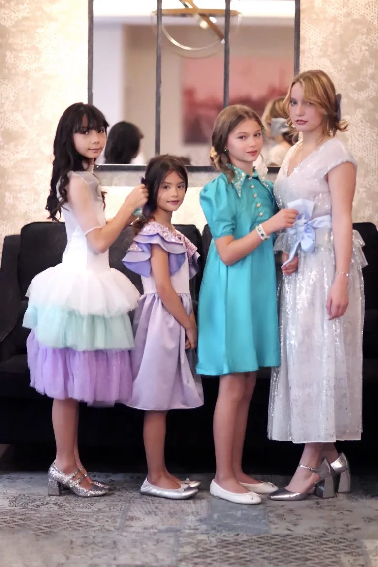 A Christmas in Paris — VOUS Magazine · The Teen Edition · CHRISTMAS SPECIAL · Vol.1 · 2021