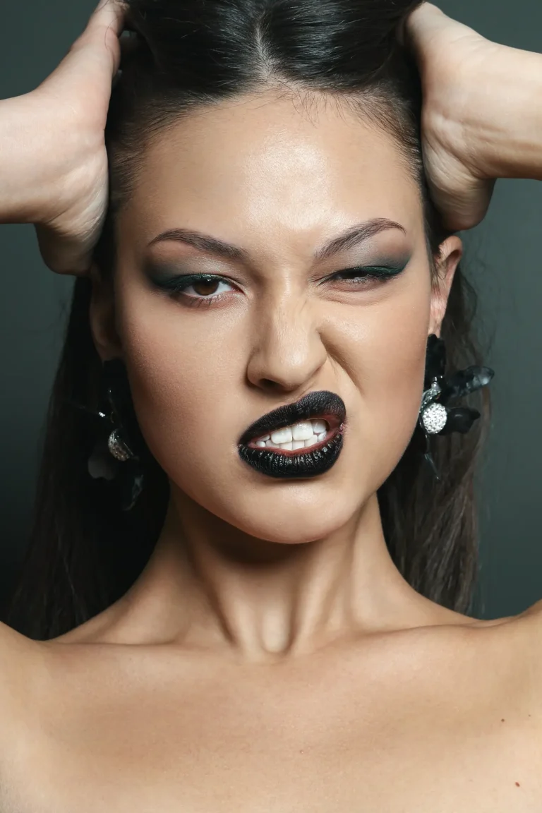 Daring — Fashion & Beauty editorial by Vitaliy Platunov for VOUS Magazine