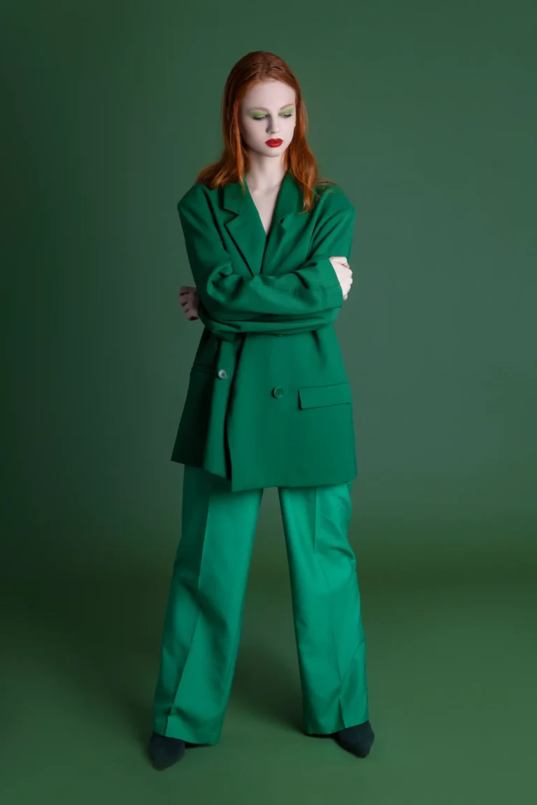 Green & Red — Fashion & Beauty editorial by Zuzanna Rokwisz for VOUS Magazine