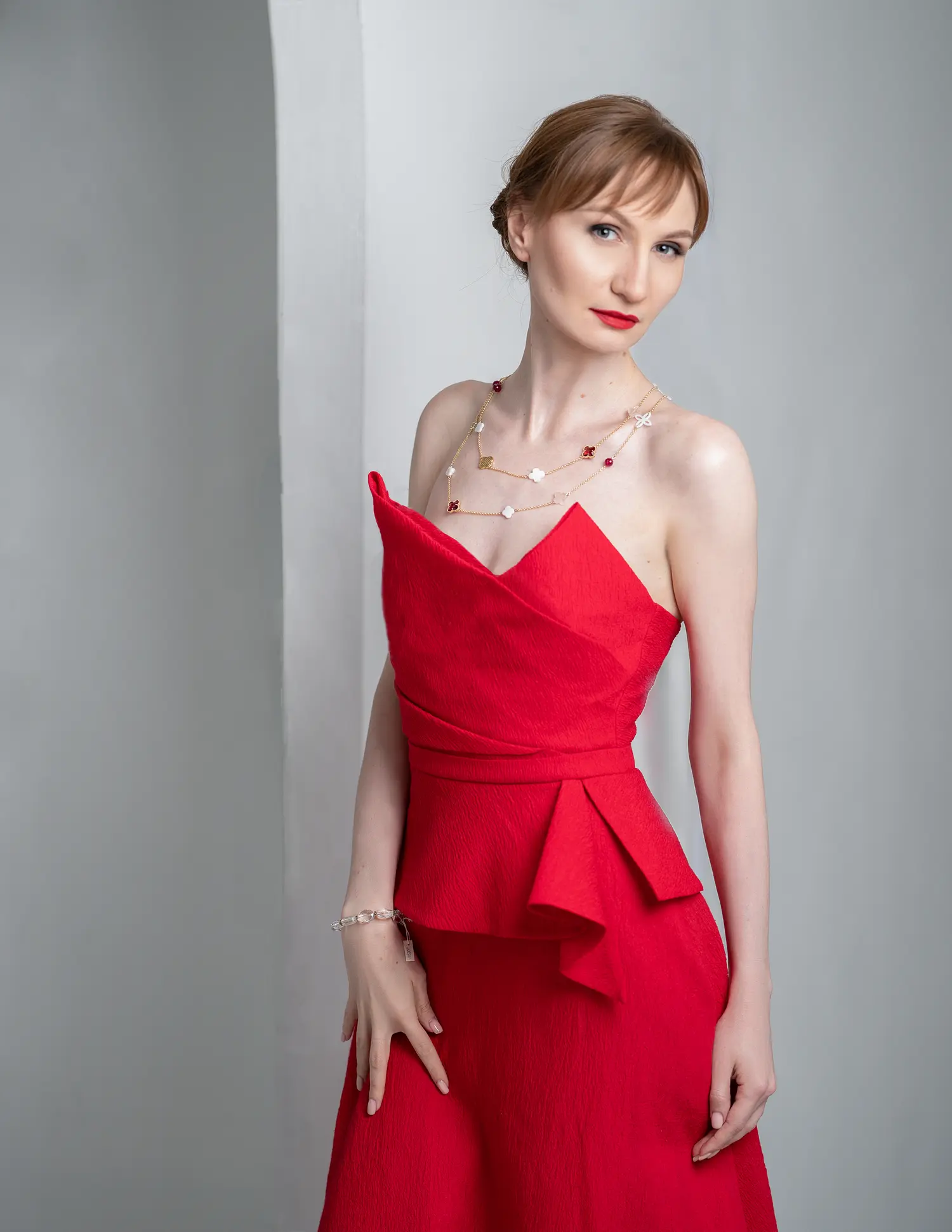 Lady in Red — Fashion & Beauty editorial by Irina Aleshina for VOUS Magazine