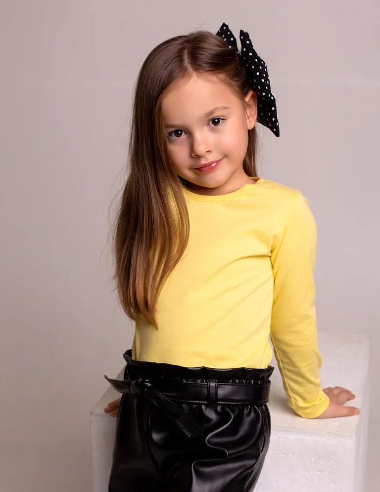 PRETTY GIRL. — VOUS Magazine · The Teen Edition · CHRISTMAS SPECIAL · Vol.2 · 2021