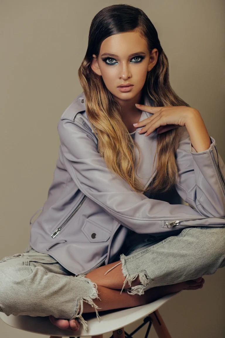 Fantastic — Teen editorial by Photograph: Liza Gaufe for VOUS Magazine