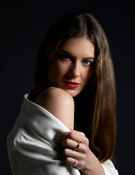 Play with light — Fashion & Beauty editorial by Oscar Rozalen for VOUS Magazine
