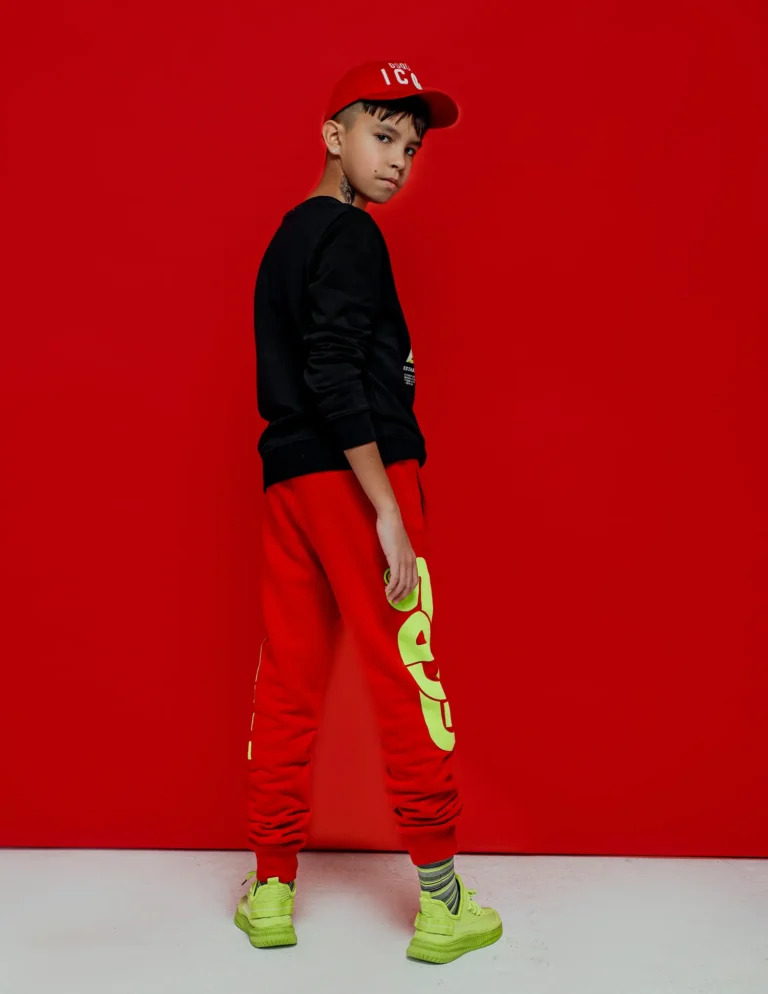 RED MOOD — VOUS Magazine · The February Teen Edition · Vol.5 · 2022