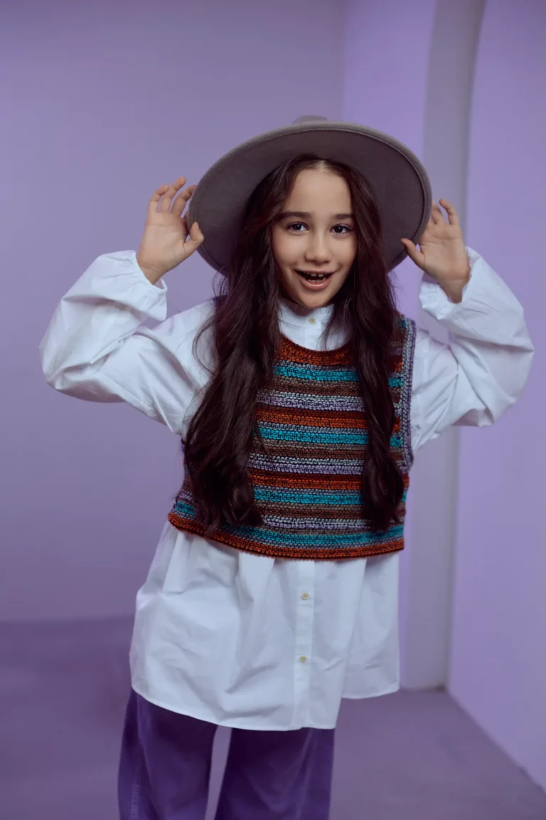 Модный оттенок 2022 - Very Peri — VOUS Magazine · The March Teen Edition · Vol.4 · 2022