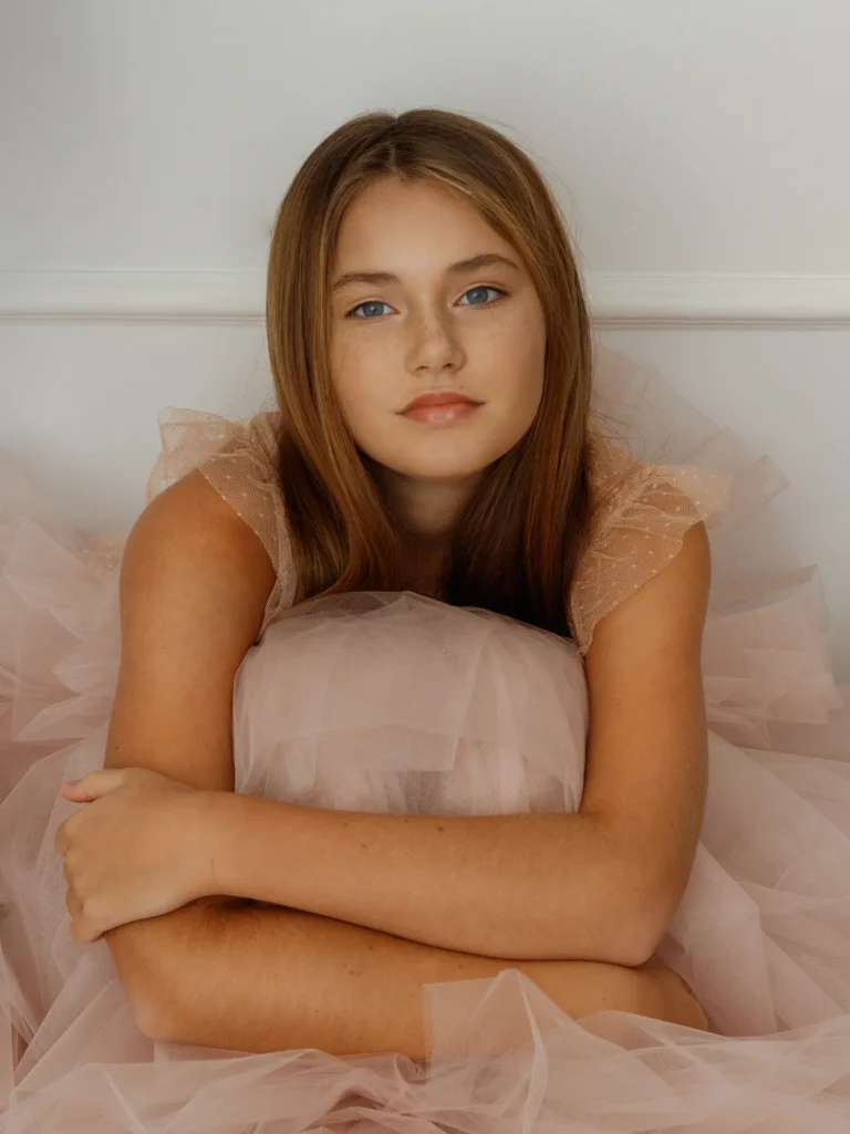 Fashion party — Teen editorial by Ann Poskolko for VOUS Magazine