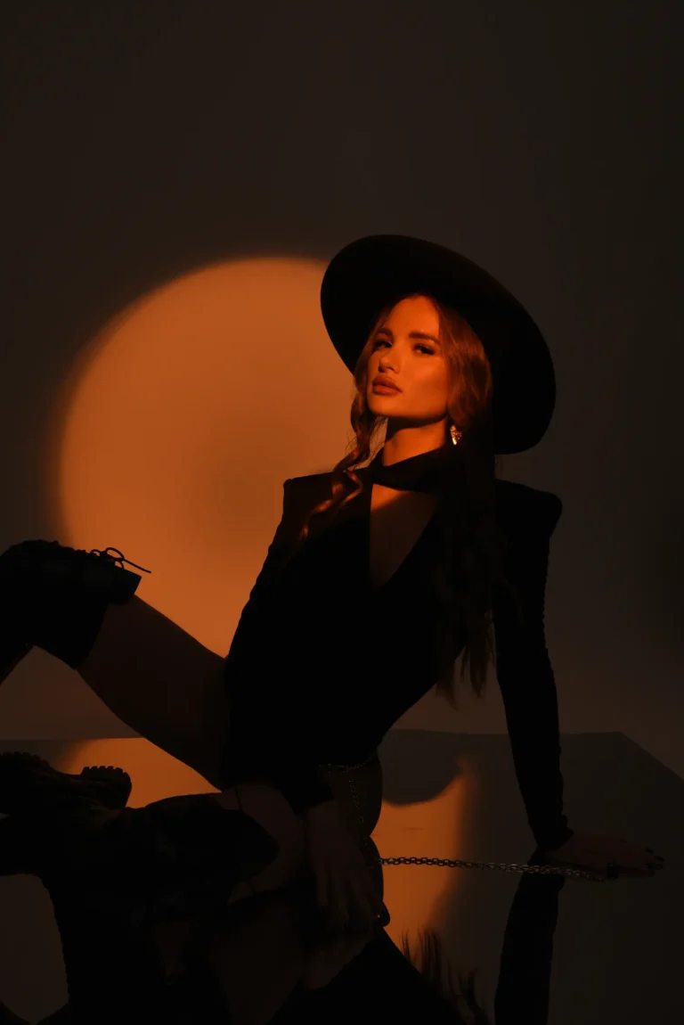 Lizzie — Fashion & Beauty editorial by Arthur Magnitsky for VOUS Magazine