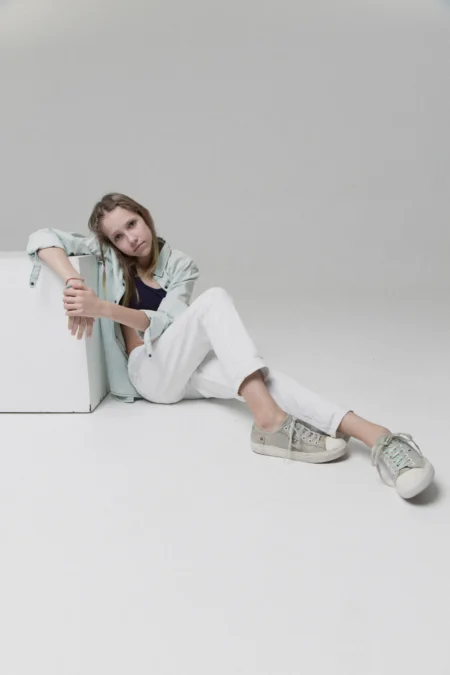 Alice — Teen editorial by Hanna Ostashver for VOUS Magazine