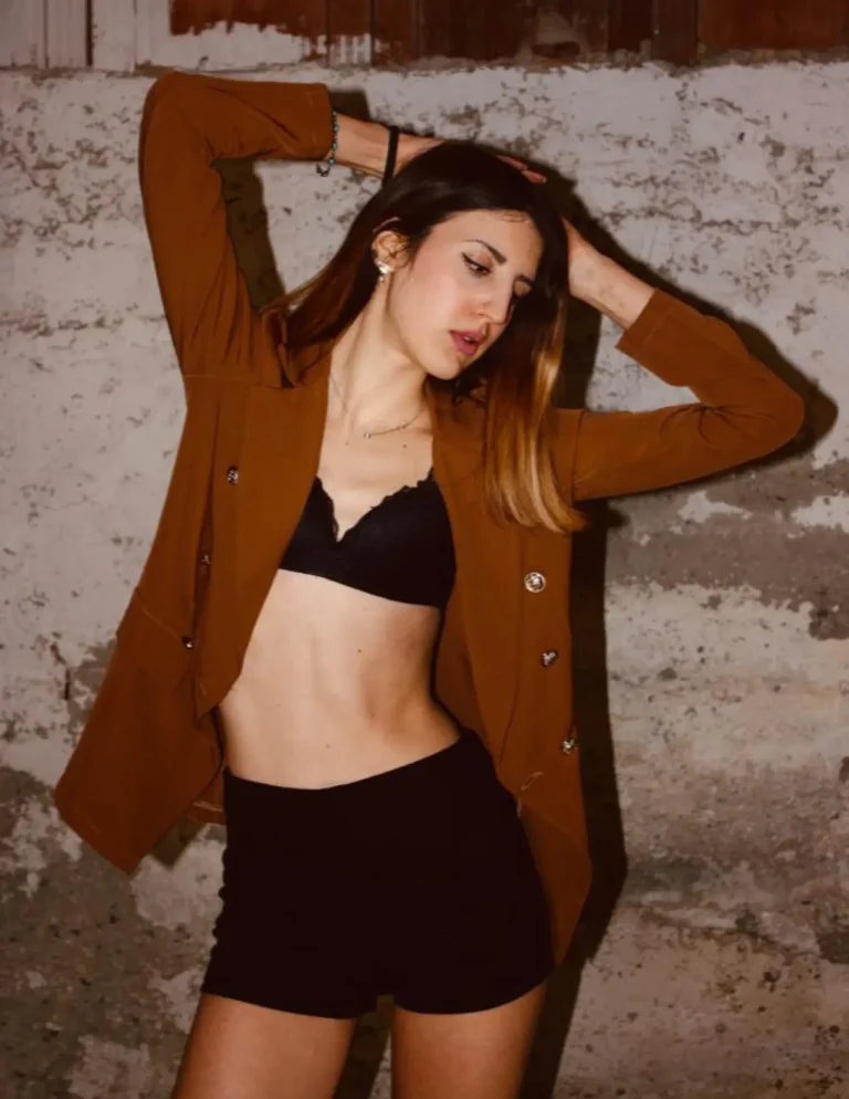 catch that pose! — VOUS Magazine · The May Fashion & Beauty Edition · Vol.6 · 2022