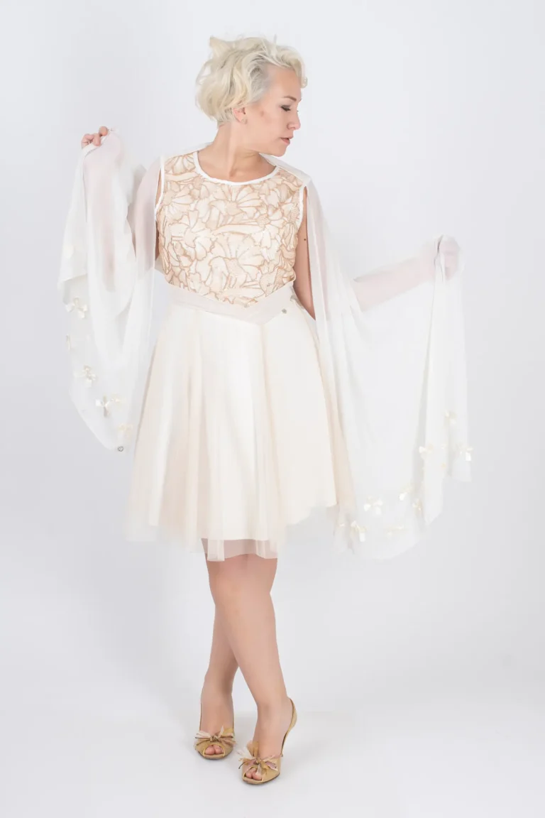 Martina, curvy fashion — VOUS Magazine · The May Fashion & Beauty Edition · Vol.8 · 2022