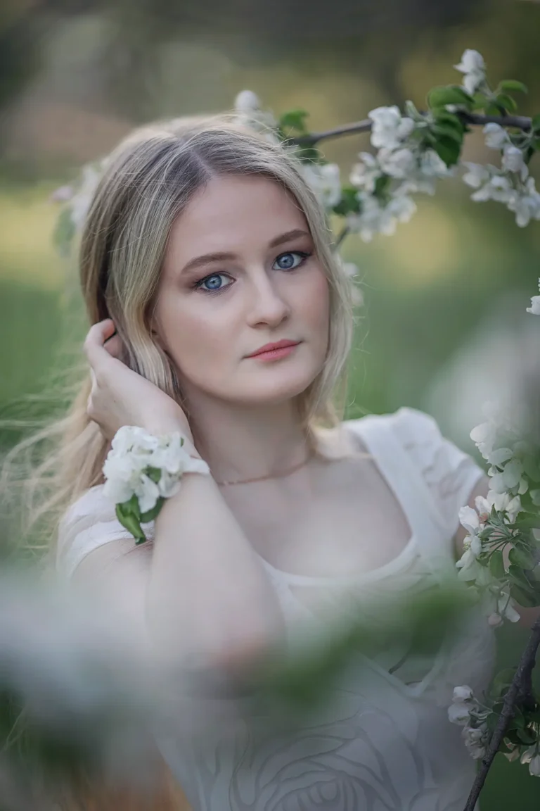 Белый танец плывёт над землёю... — VOUS Magazine · The June Teen Edition · Vol.8 · 2022