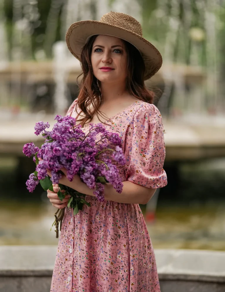 Caminar en el parque — Fashion & Beauty editorial by Renata Frolkina for VOUS Magazine