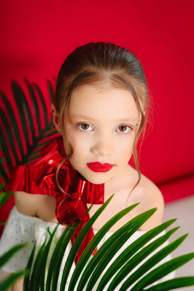RED GLOW — VOUS Magazine · The July Teen Edition · Vol.1 · 2022