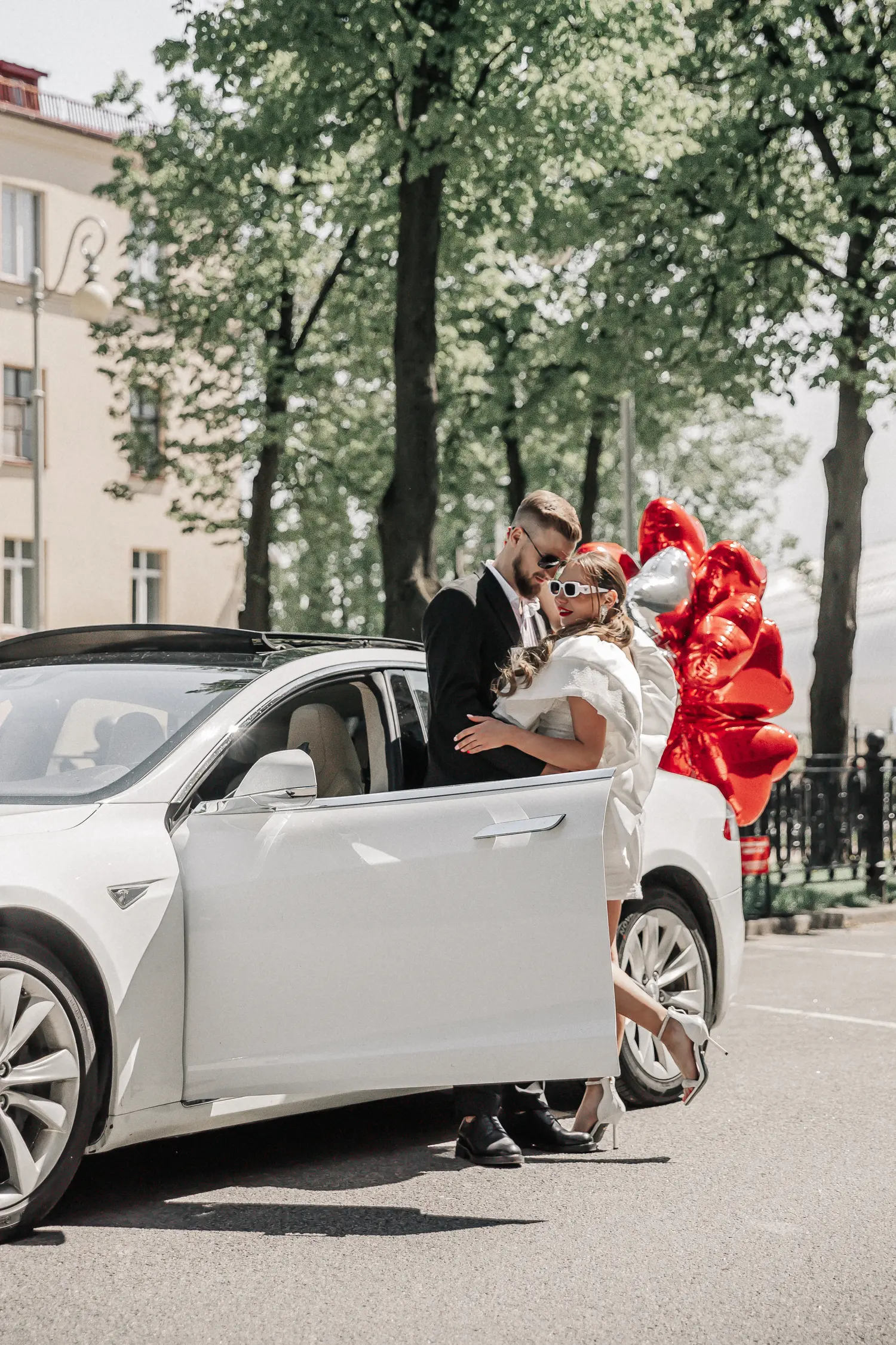 Love in the big city! — Wedding editorial by Photographer Natalia Chernova for VOUS Magazine