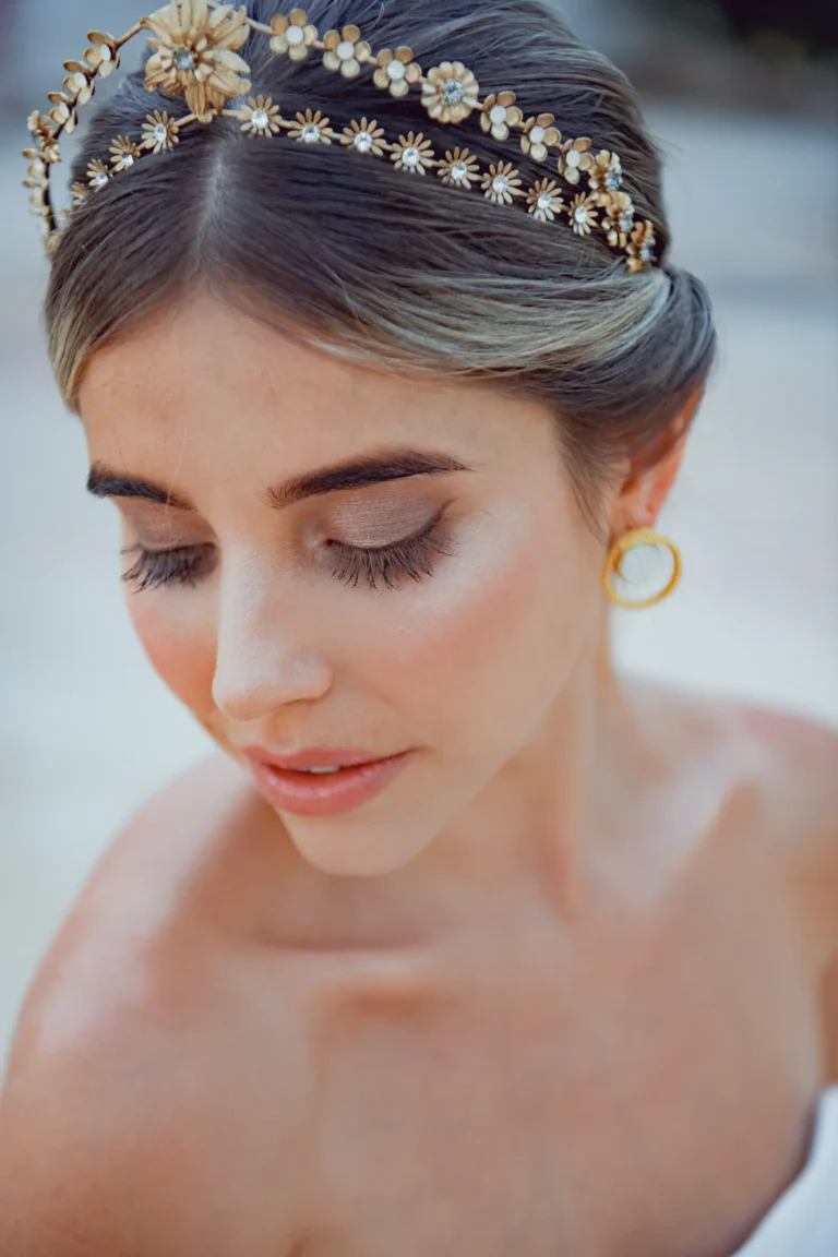 Novia amante de la tendencia corsé — Fashion & Beauty editorial for VOUS Magazine