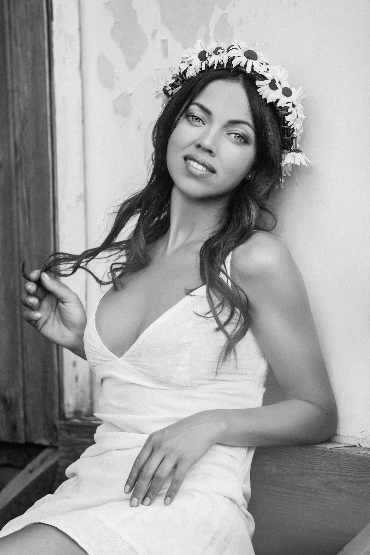Hello Daisies — Fashion & Beauty editorial by Maria Vedo for VOUS Magazine