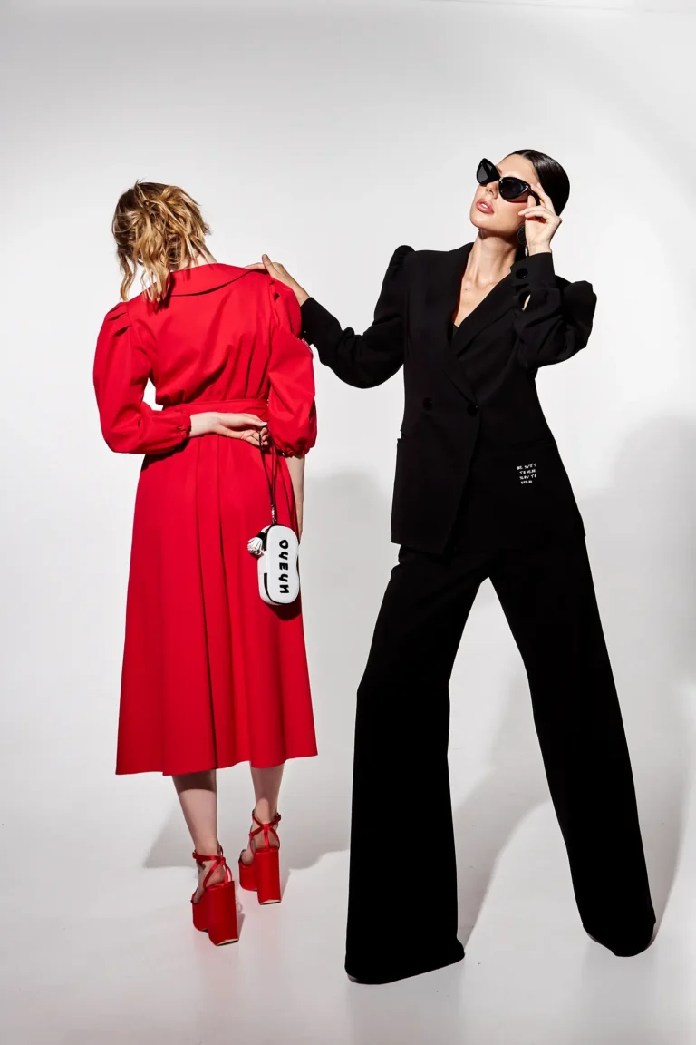 Like a lobster — Fashion & Beauty editorial by Maria Lazakovich for VOUS Magazine
