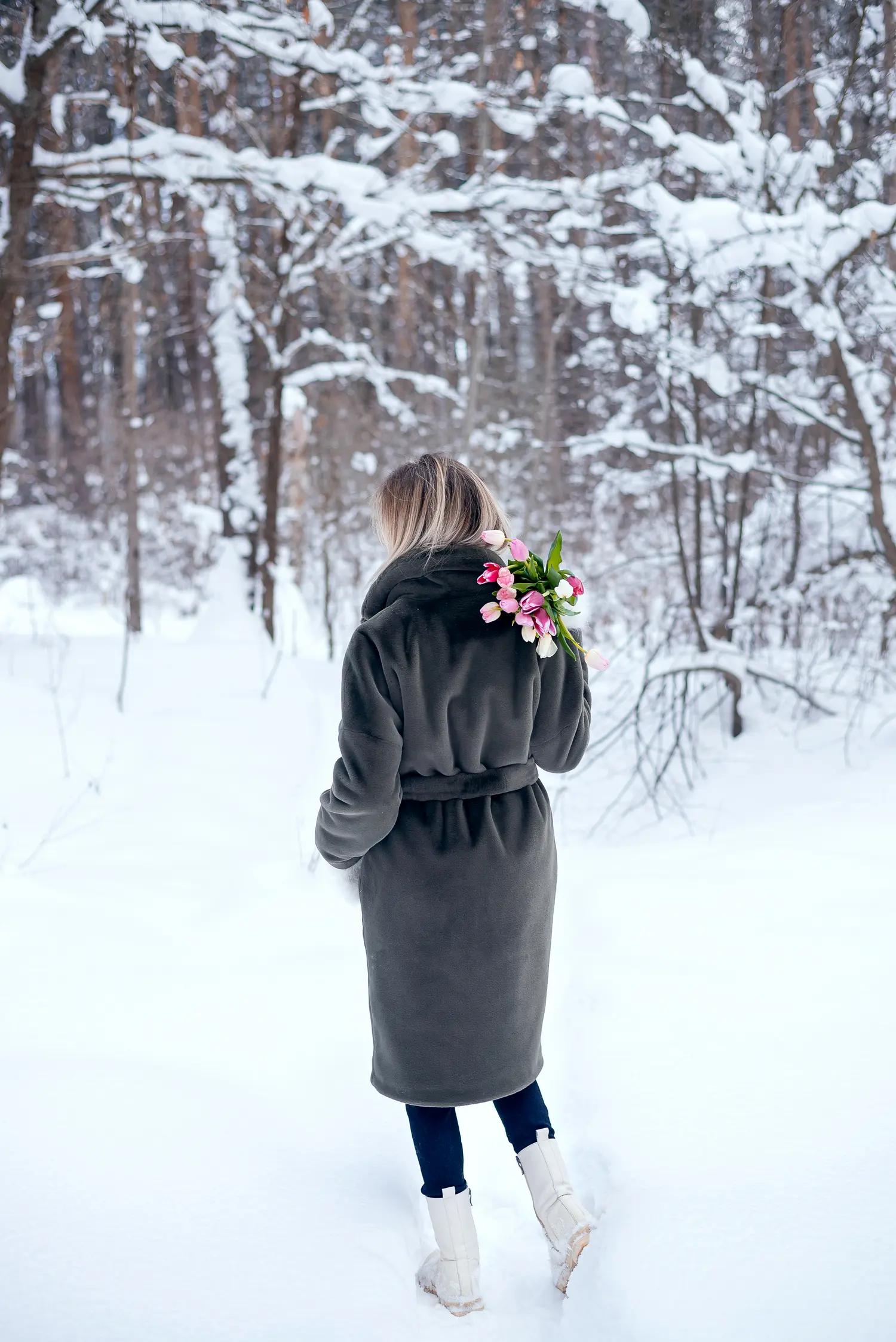 Winter walk — Fashion & Beauty editorial by Mamonova Natali for VOUS Magazine