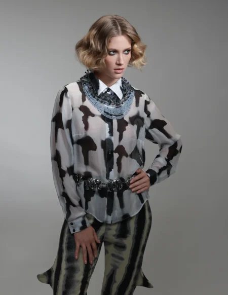 A little bit stranger — Fashion & Beauty editorial by Igor Kruter for VOUS Magazine