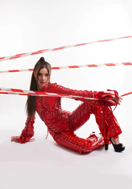 Lace up — Fashion & Beauty editorial by Anika Brinkötter for VOUS Magazine