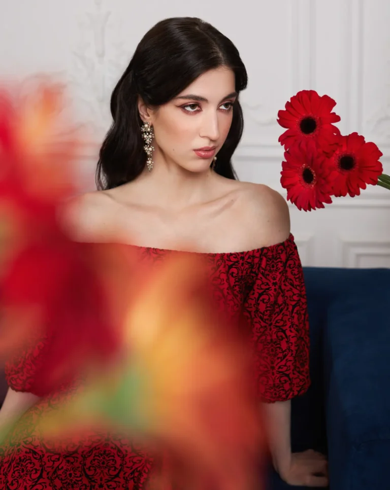 Nina — Fashion & Beauty editorial by Anastasia Streltcova for VOUS Magazine